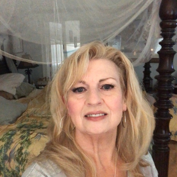 Meet your Posher, Petina - Picture 1 of 2